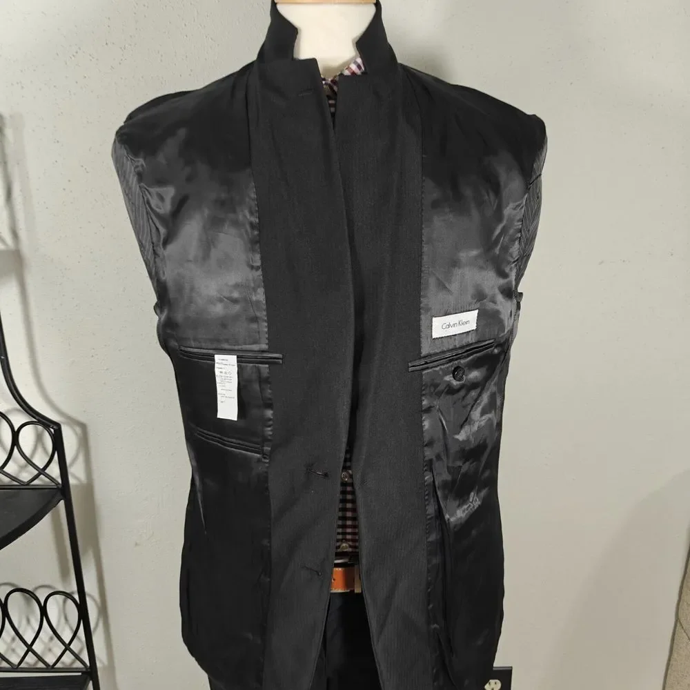 Calvin Klein Men's Sport Coat Blazer Two Button Black Herringbone Poly Blend 42R
